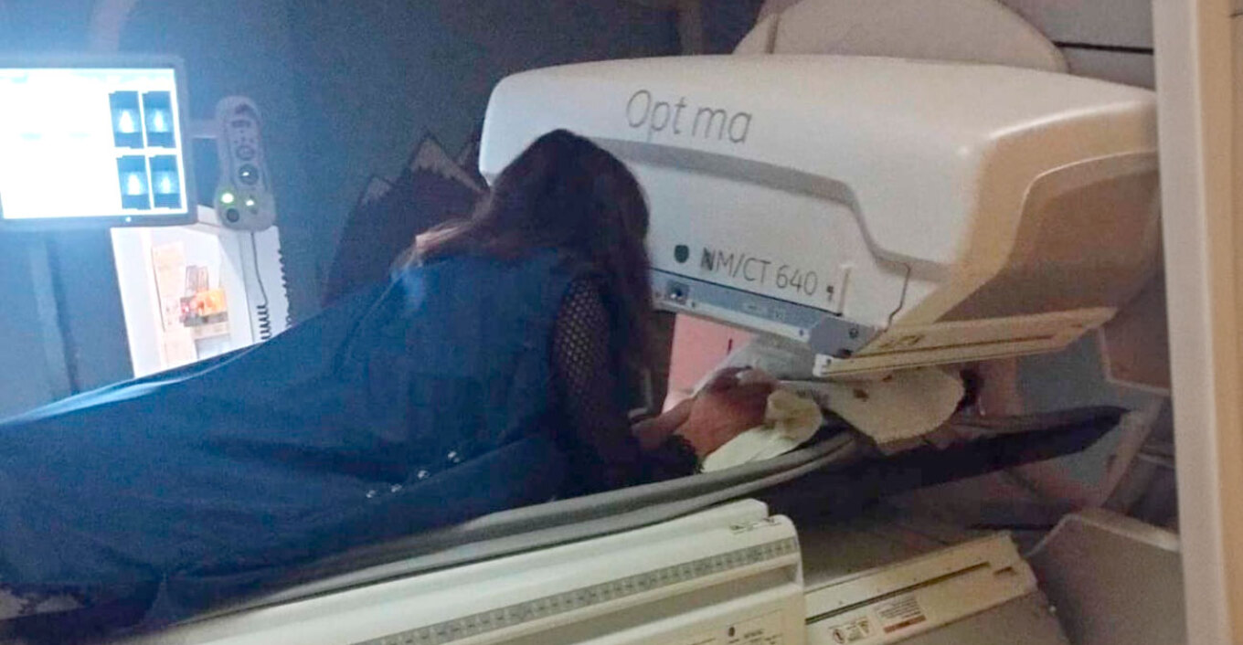 Ακτινολόγος στο «Ελπίδα» μπήκε αγκαλιά με εγκαταλελειμμένο βρέφος στον αξονικό