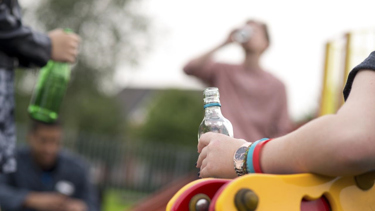 Αρχίζουν το ποτό από τα 12 οι Κύπριοι, ανησυχία από τα ευρήματα έρευνας (ΒΙΝΤΕΟ)