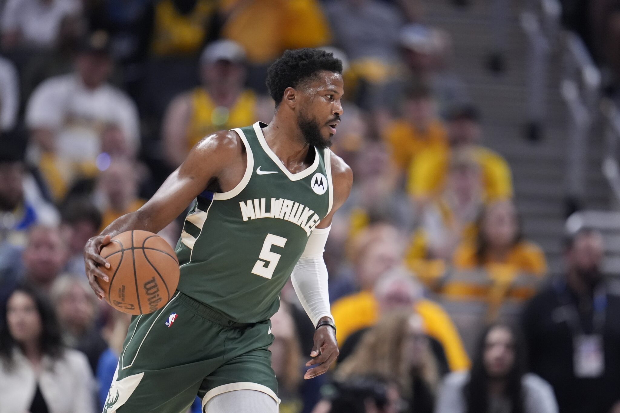 Παρελθόν από τους Μιλγουόκι Μπακς ο Μπίσλεϊ