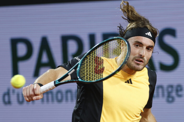 Aρνάλντι-Τσιτσιπάς: Για μια θέση στα προημιτελικά του Rolland Garros