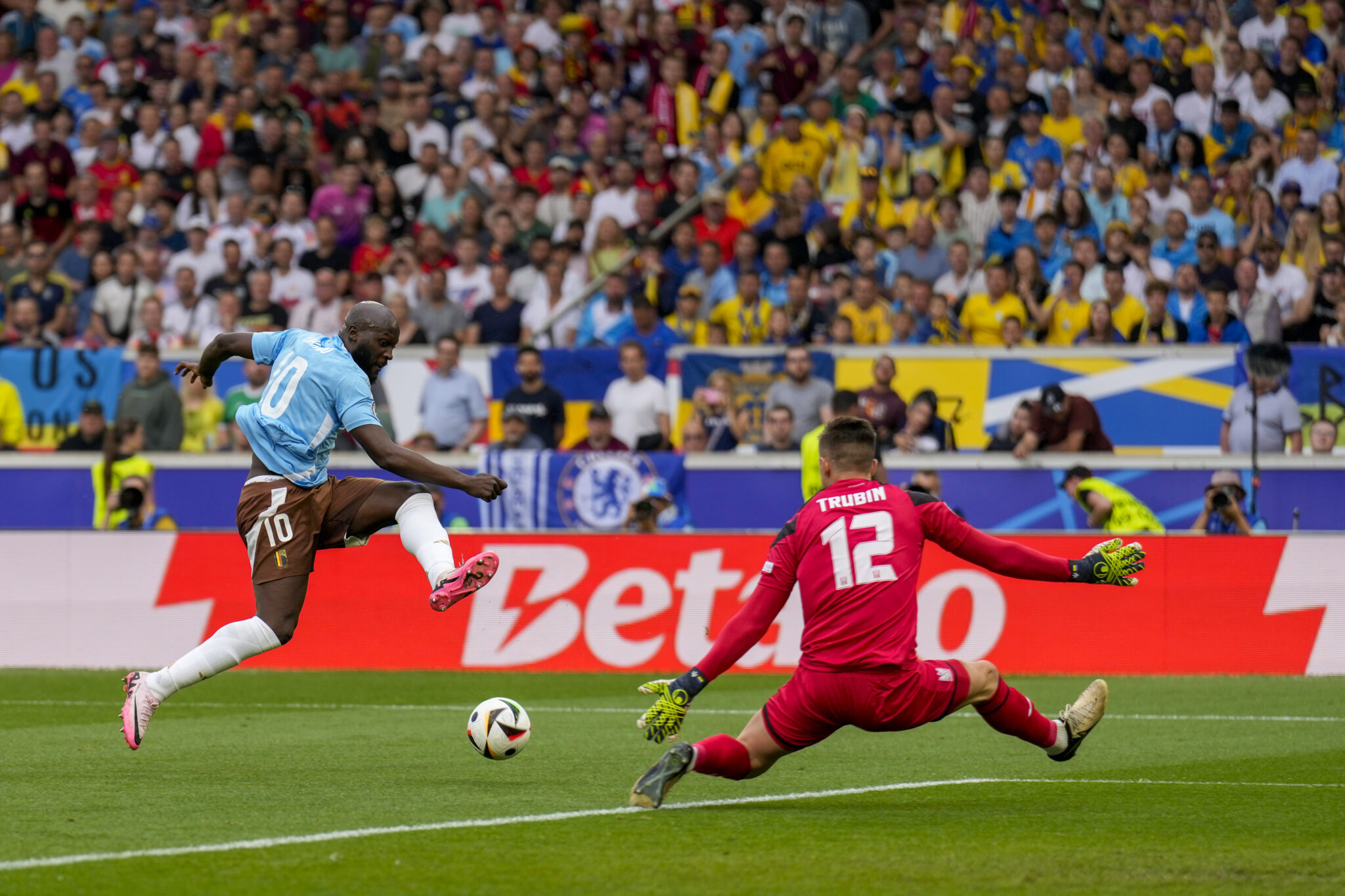 Θέλει Λουκάκου η Μίλαν