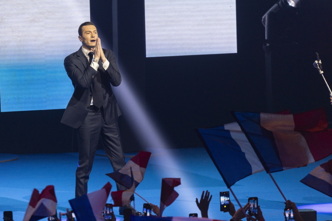 Γαλλία: Υποψήφιος για την πρωθυπουργία θα είναι ο ηγέτης της ακροδεξιάς Ζορντάν