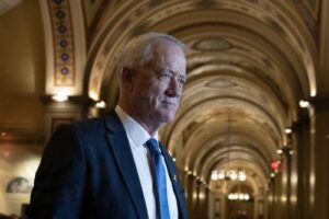 Ο Μπένι Γκαντς παραιτήθηκε από την κυβέρνηση Νετανιάχου