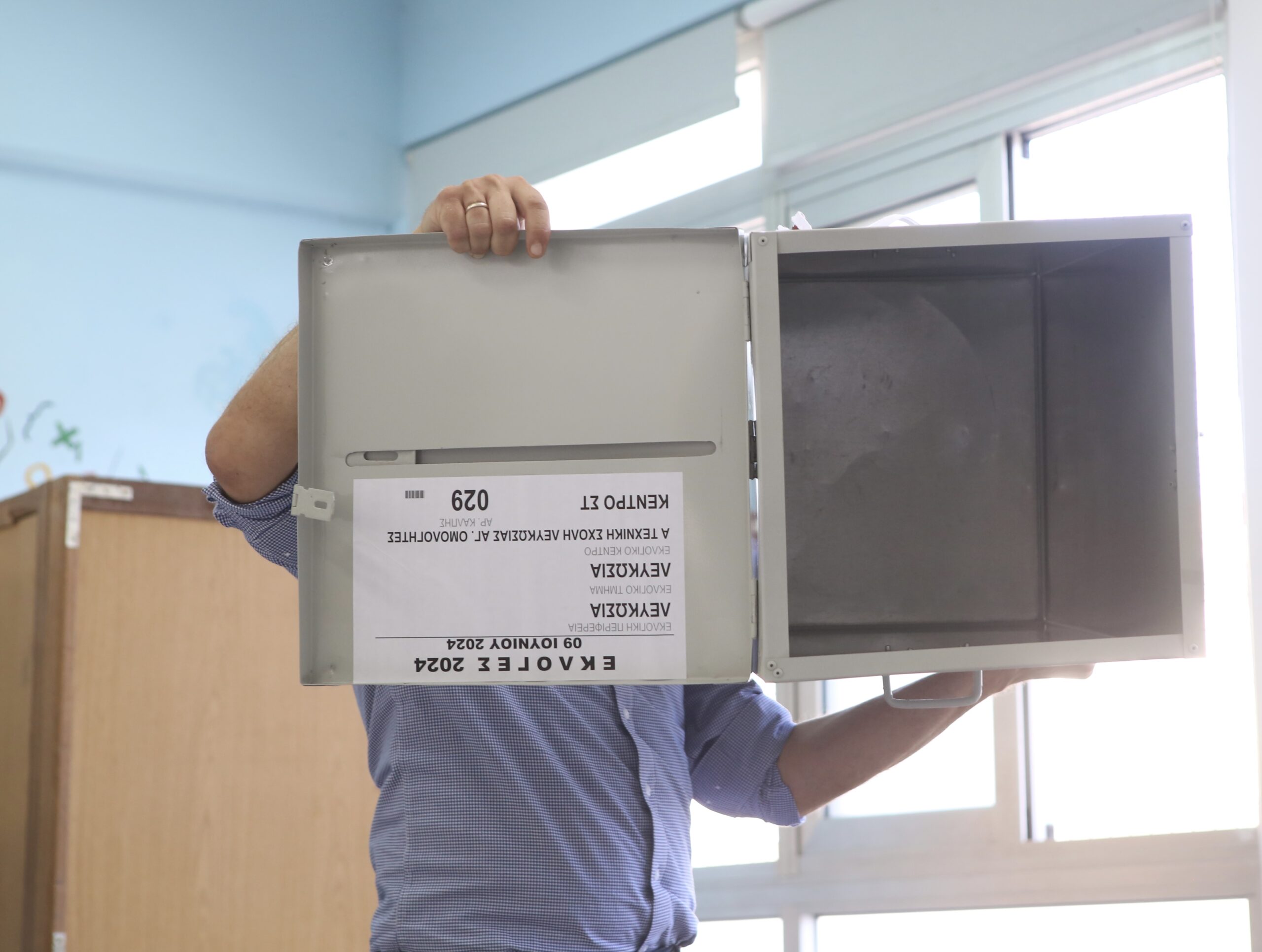 Βουλευτικές 2026: Παρατσούκλια, απαγορευτικά εμβλήματα, ψηφοδέλτια και νέοι ψηφοφόροι