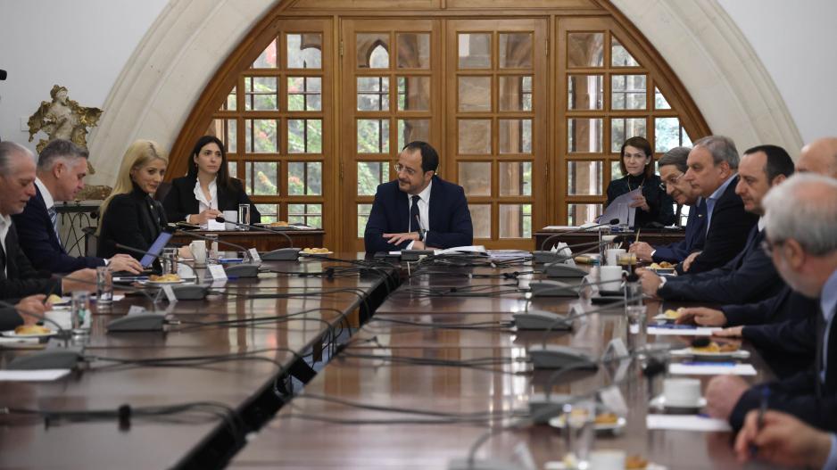 &Pi;ά&epsilon;&iota; &Beta;&rho;&upsilon;&xi;έ&lambda;&lambda;&epsilon;&sigmaf; &omicron; &Pi;&tau;&Delta; &kappa;&alpha;&iota; &epsilon;&nu;&eta;&mu;&epsilon;&rho;ώ&nu;&epsilon;&iota; &tau;&omicron; &Epsilon;&theta;&nu;&iota;&kappa;ό &Sigma;&upsilon;&mu;&beta;&omicron;ύ&lambda;&iota;&omicron; &mu;&epsilon; &tau;&eta;&nu; &epsilon;&pi;&iota;&sigma;&tau;&rho;&omicron;&phi;ή &tau;&omicron;&upsilon; &sigma;&tau;&eta;&nu; &Kappa;ύ&pi;&rho;&omicron;