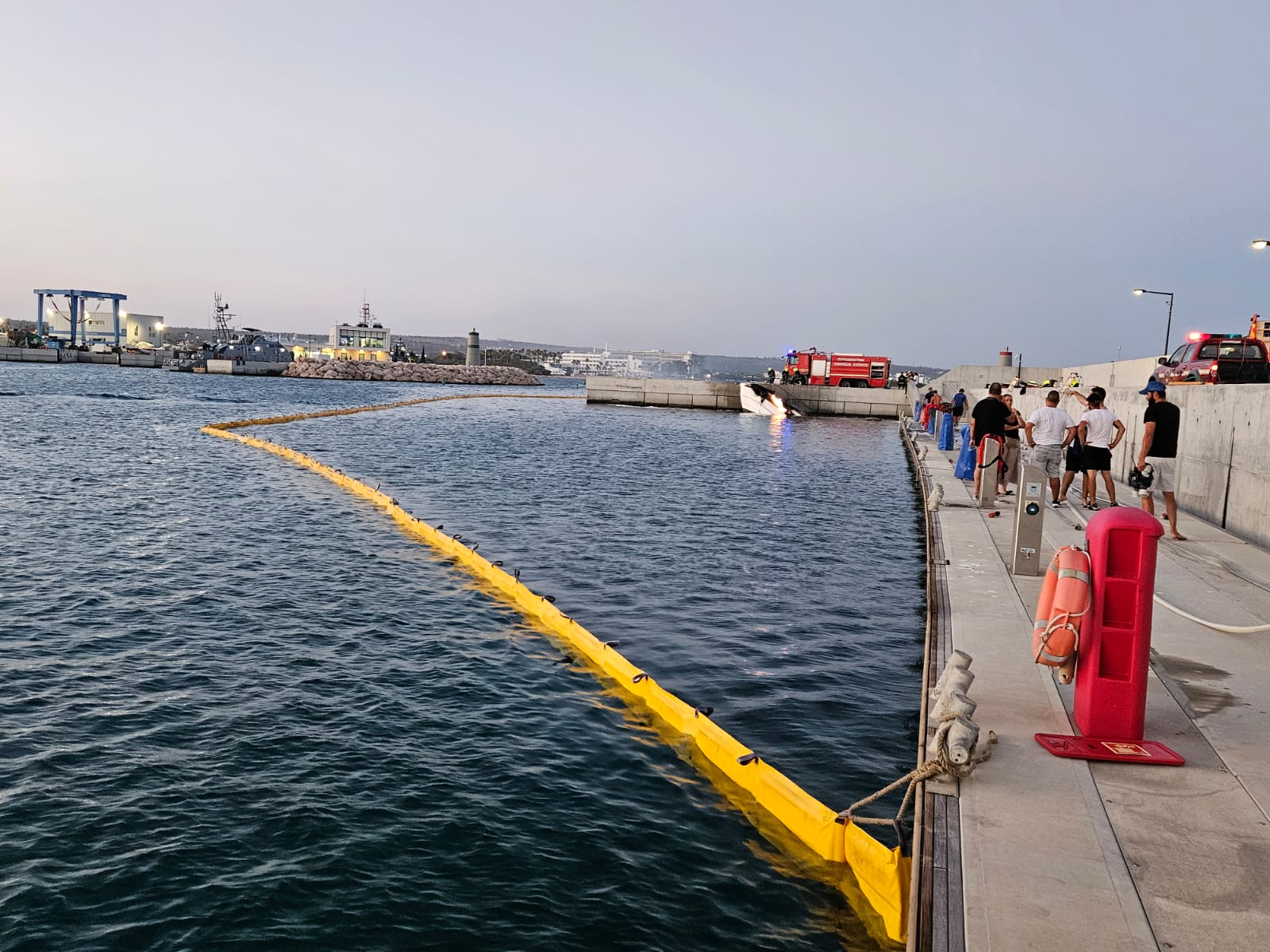 Η ανακοίνωση μαρίνας Αγ. Νάπας για τη φωτιά σε σκάφος