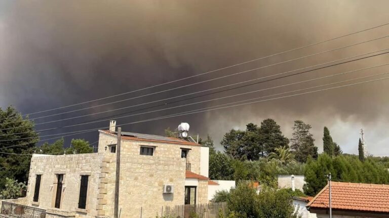 Σε ξενοδοχειακό κατάλυμα της Πάφου φιλοξενούνται 49 οικογένειες μετά τη φωτιά