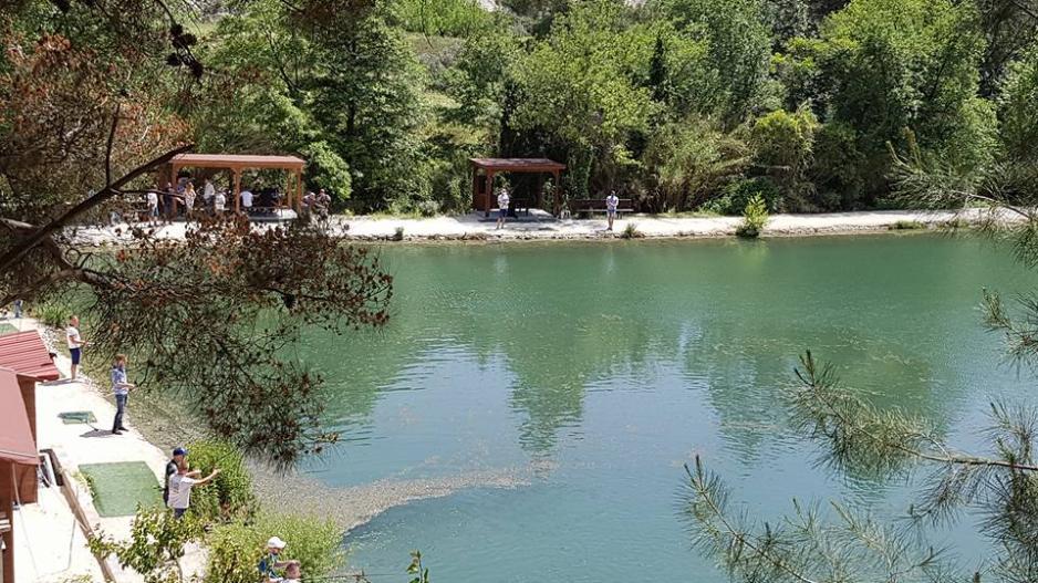 &Pi;ό&rho;&iota;&sigma;&mu;&alpha; &beta;ό&mu;&beta;&alpha; &gamma;&iota;&alpha; &Tau;&rho;&iota;&mu;ί&kappa;&lambda;&iota;&nu;&eta;: &Alpha;&upsilon;&tau;&omicron;ύ&sigmaf; &laquo;&kappa;&alpha;ί&epsilon;&iota;&raquo; &gamma;&iota;&alpha; &tau;&omicron; &sigma;&kappa;ά&nu;&delta;&alpha;&lambda;&omicron;, &epsilon;&iota;&sigma;&eta;&gamma;&epsilon;ί&tau;&alpha;&iota; &pi;&omicron;&iota;&nu;&iota;&kappa;έ&sigmaf; &kappa;&alpha;&iota; &pi;&epsilon;&iota;&theta;&alpha;&rho;&chi;&iota;&kappa;έ&sigmaf; &delta;&iota;ώ&xi;&epsilon;&iota;&sigmaf;