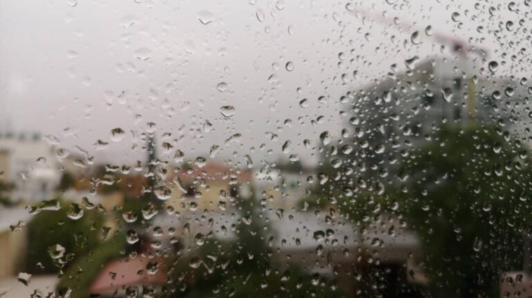 Αλλάζει ο καιρός: Έρχονται βροχές και καταιγίδες, πέφτει η θερμοκρασία