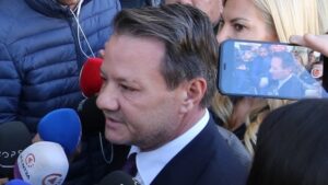 Παραδόθηκε ο ποινικολόγος Απ. Λύτρας