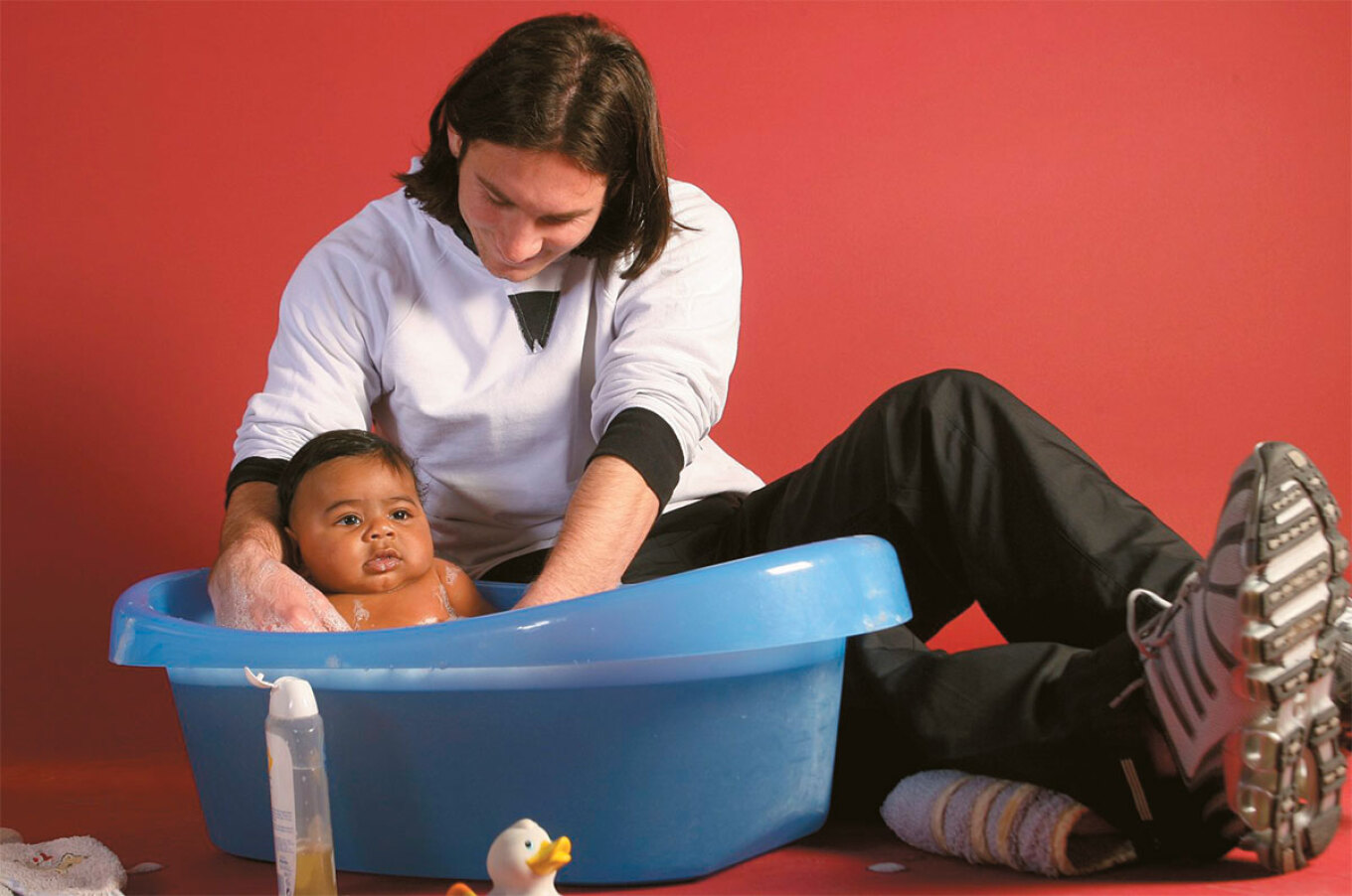 Και όμως ο Μέσι συνάντησε και έκανε μπάνιο τον Γιαμάλ όταν ήταν 6 μηνών