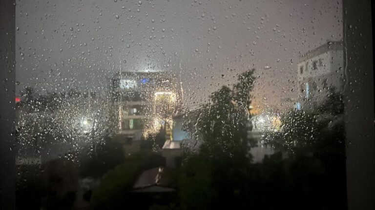 Παραμένουν οι βροχές και οι καταιγίδες στο «μενού», ο καιρός το Σαββατοκύριακο