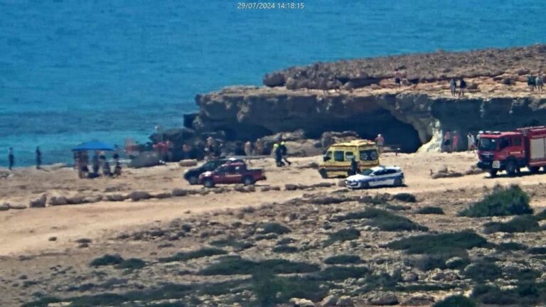 ΦΩΤΟ: Στήθηκε επιχείρηση για 26χρονο που τραυματίστηκε στις Θαλασσινές Σπηλιές