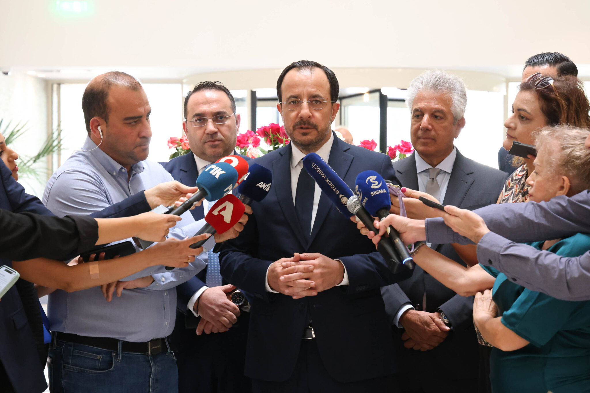 Η απάντηση ΠτΔ σε ΑΚΕΛ: «Για την οικονομία πρέπει να είναι λίγο πιο προσεκτικοί»