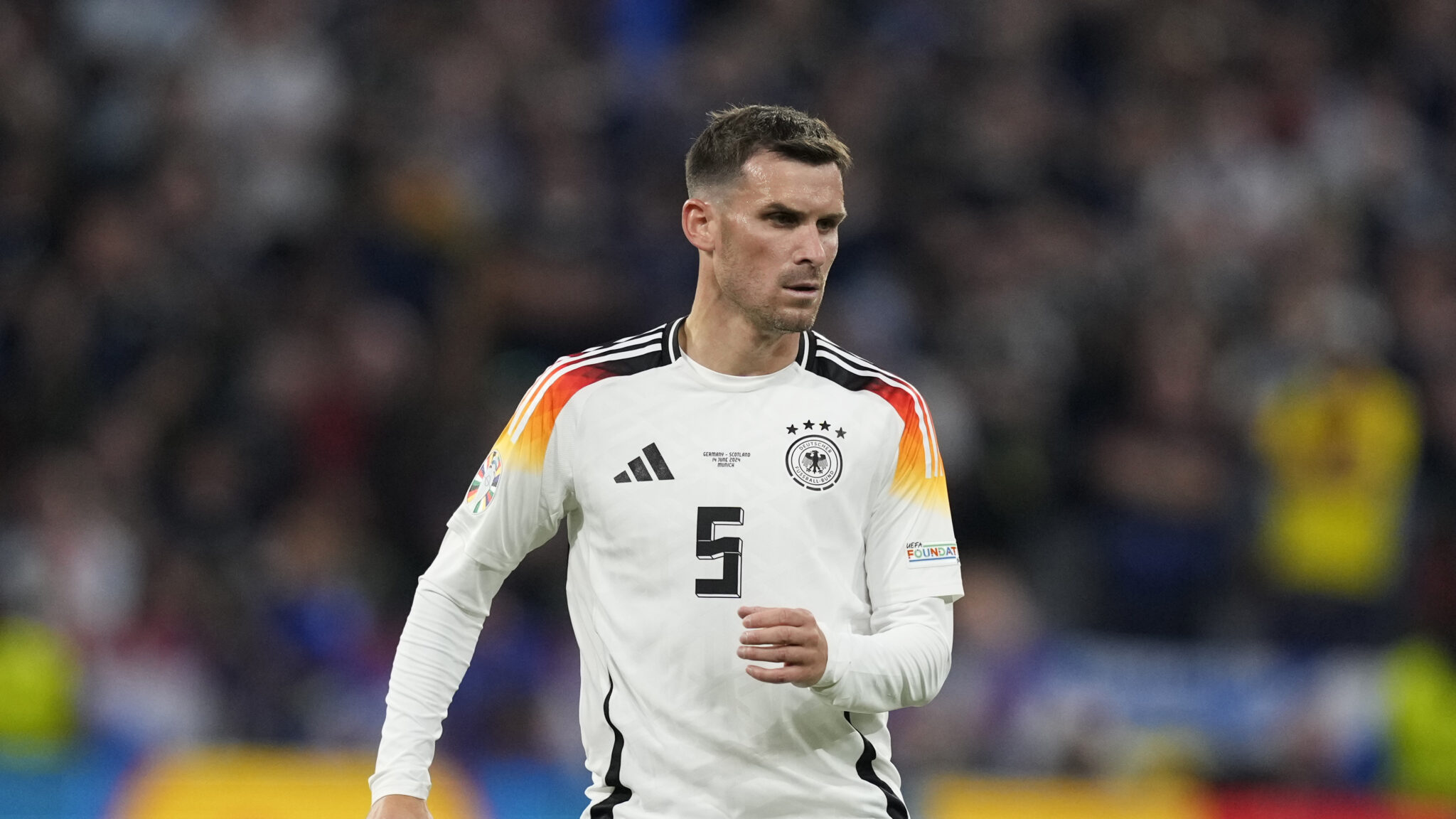 «Κλέβει» τον Γκρος από τα… χέρια της Άιντραχτ Φρανκφούρτης η Ντόρτμουντ