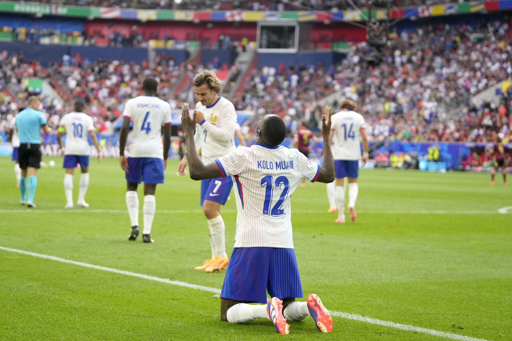 «Λύγισε» το Βέλγιο λίγο πριν το τέλος και έφυγε για οκτάδα η Γαλλία (ΦΩΤΟ)