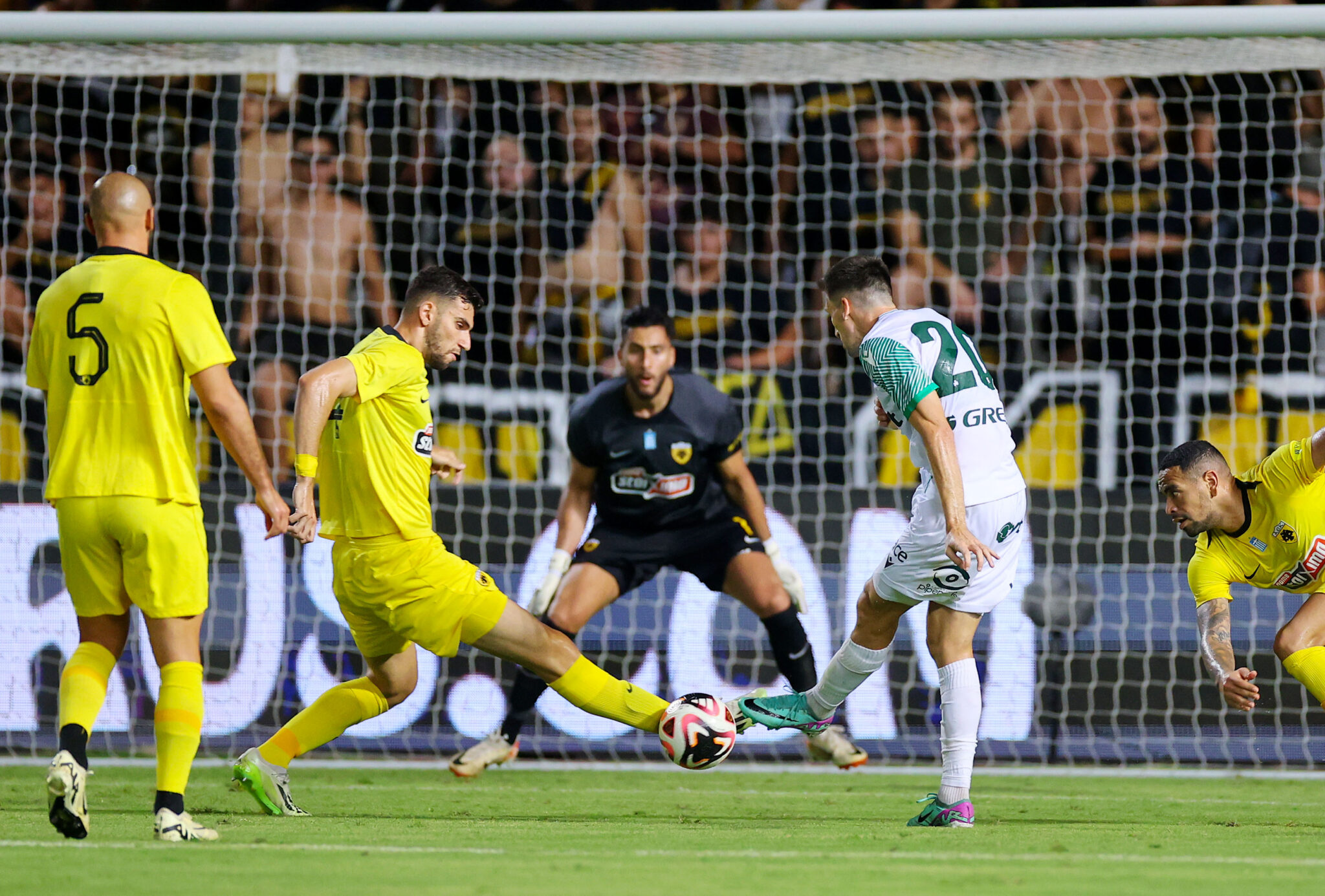 Πορεύεται με Στρακόσα-Θεοχάρη και περιμένει Μπρινιόλι η ΑΕΚ