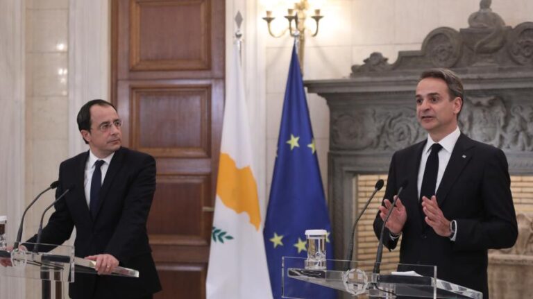 «Πλήρης συνεννόηση»: Τι λέει ο Βίκτωρας για τον συντονισμό Αθηνών-Λευκωσίας