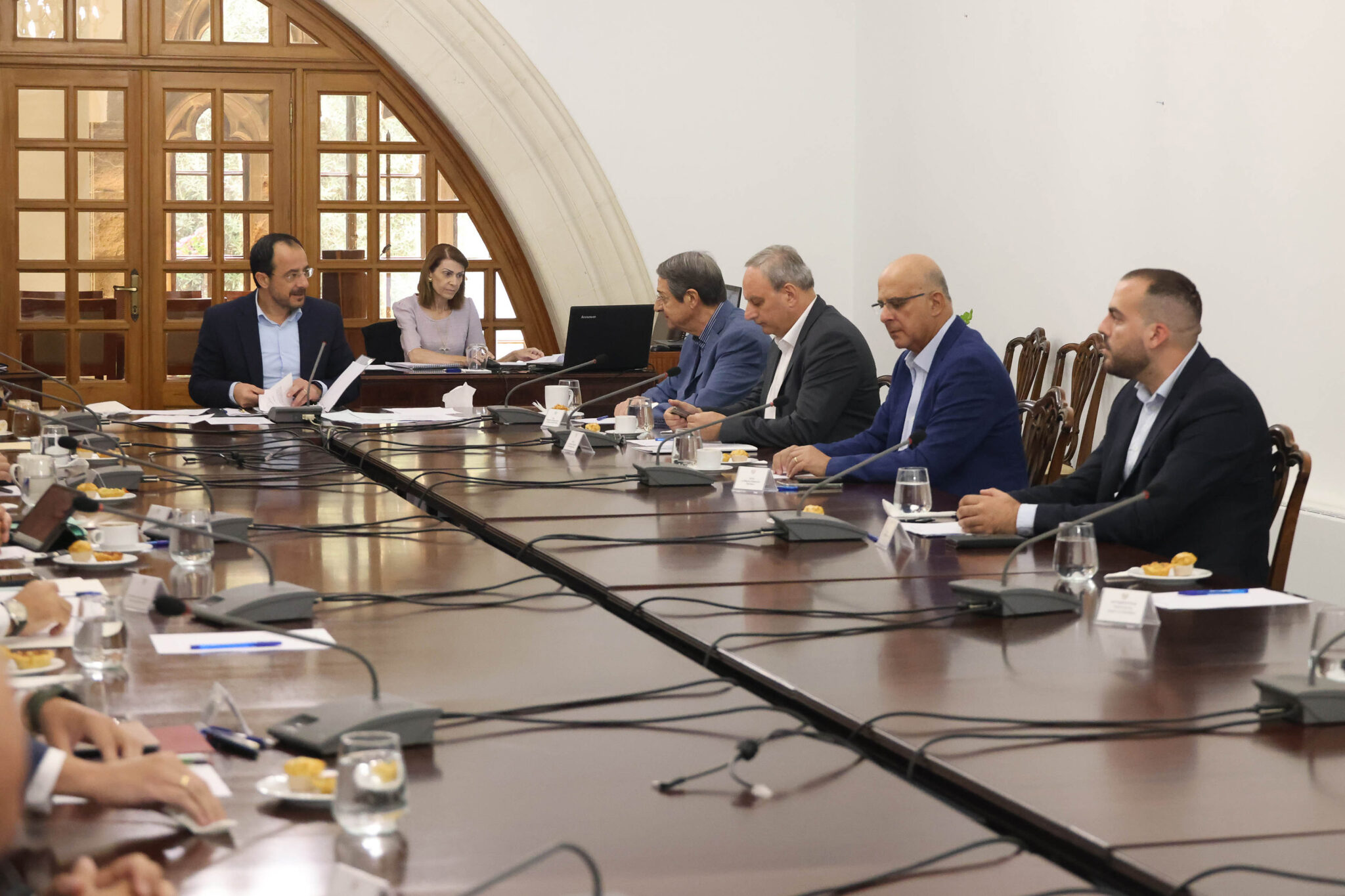 Στη συνάντηση με Ολγκίν δεν τέθηκαν θέσεις που εκφεύγουν από τη βάση λύσης