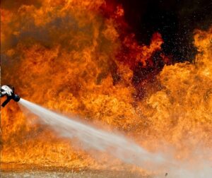 Πήγε να κόψει μέταλλα με σμυρίλιο και προκάλεσε πυρκαγιά