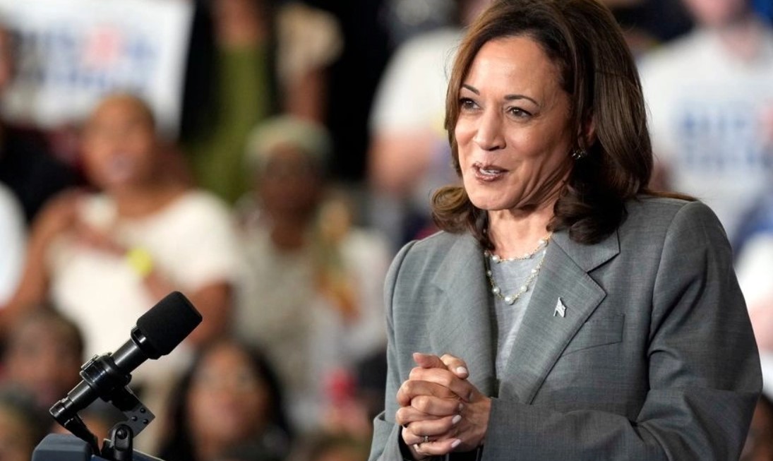 Ποια ονόματα «πέφτουν στο τραπέζι» ως πιθανοί αντιπρόεδροι της Χάρις