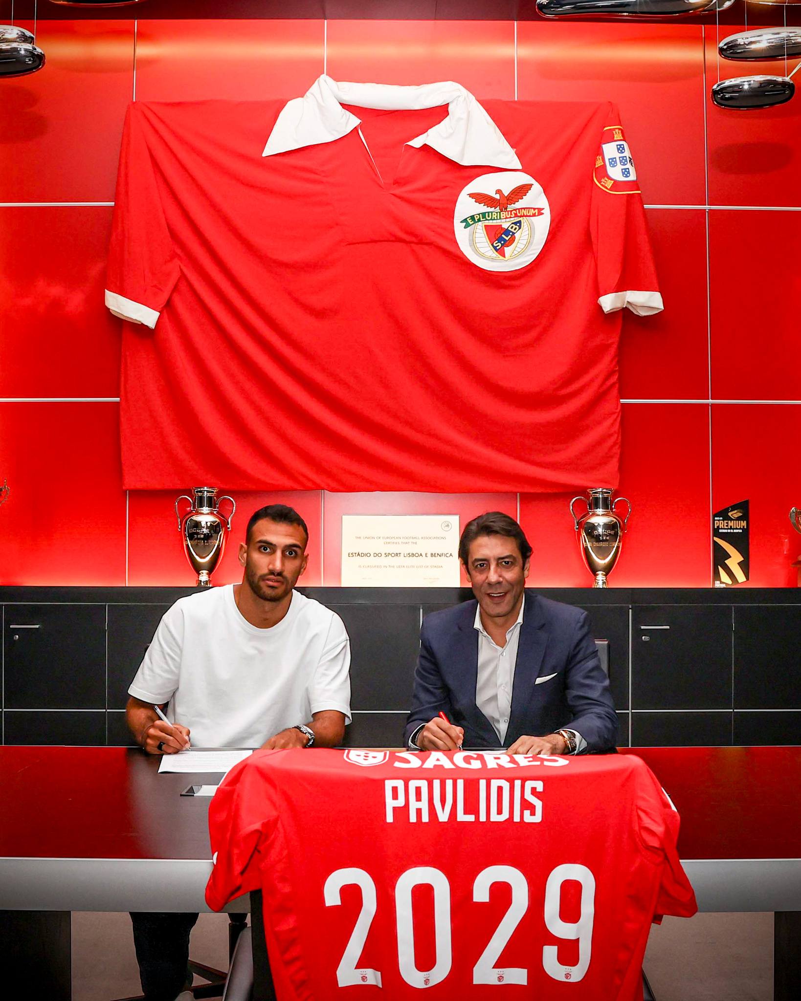 Επίσημο: Στην Μπενφίκα έως το 2029 ο Παυλίδης