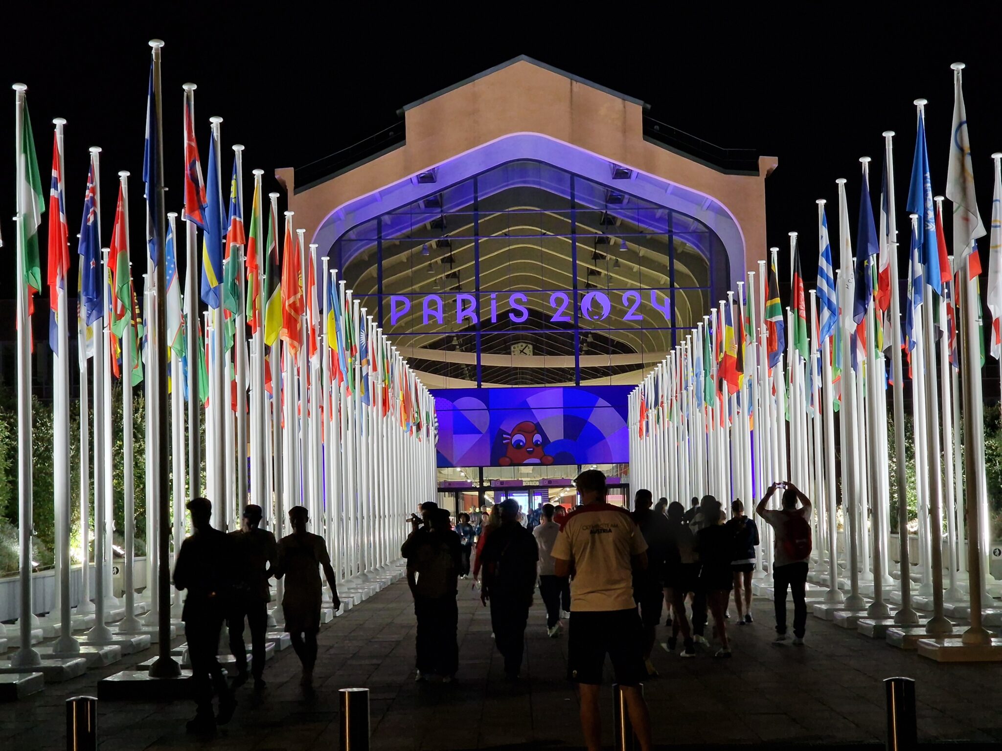 Το Παρίσι υποδέχεται τους αθλητές όλου του κόσμου