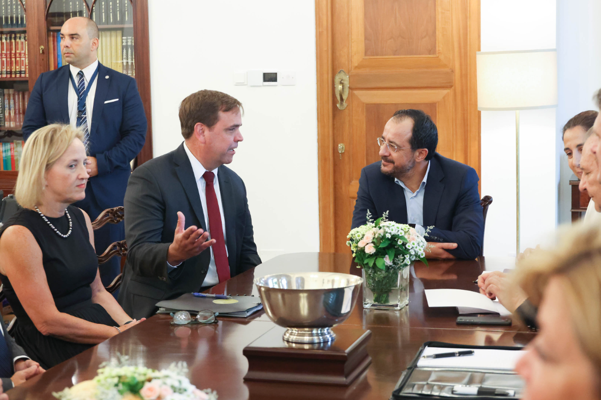 Συνάντηση ΠτΔ με αξιωματούχο FBI: «Καμιά σκιά για τ' όνομα της Κύπρου» ο στόχος