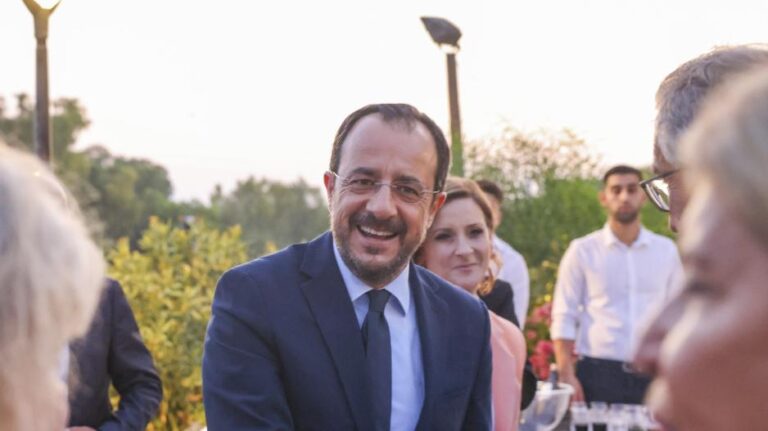 Στο Παρίσι για τους Ολυμπιακούς Αγώνες ο ΠτΔ με τη σύζυγό του