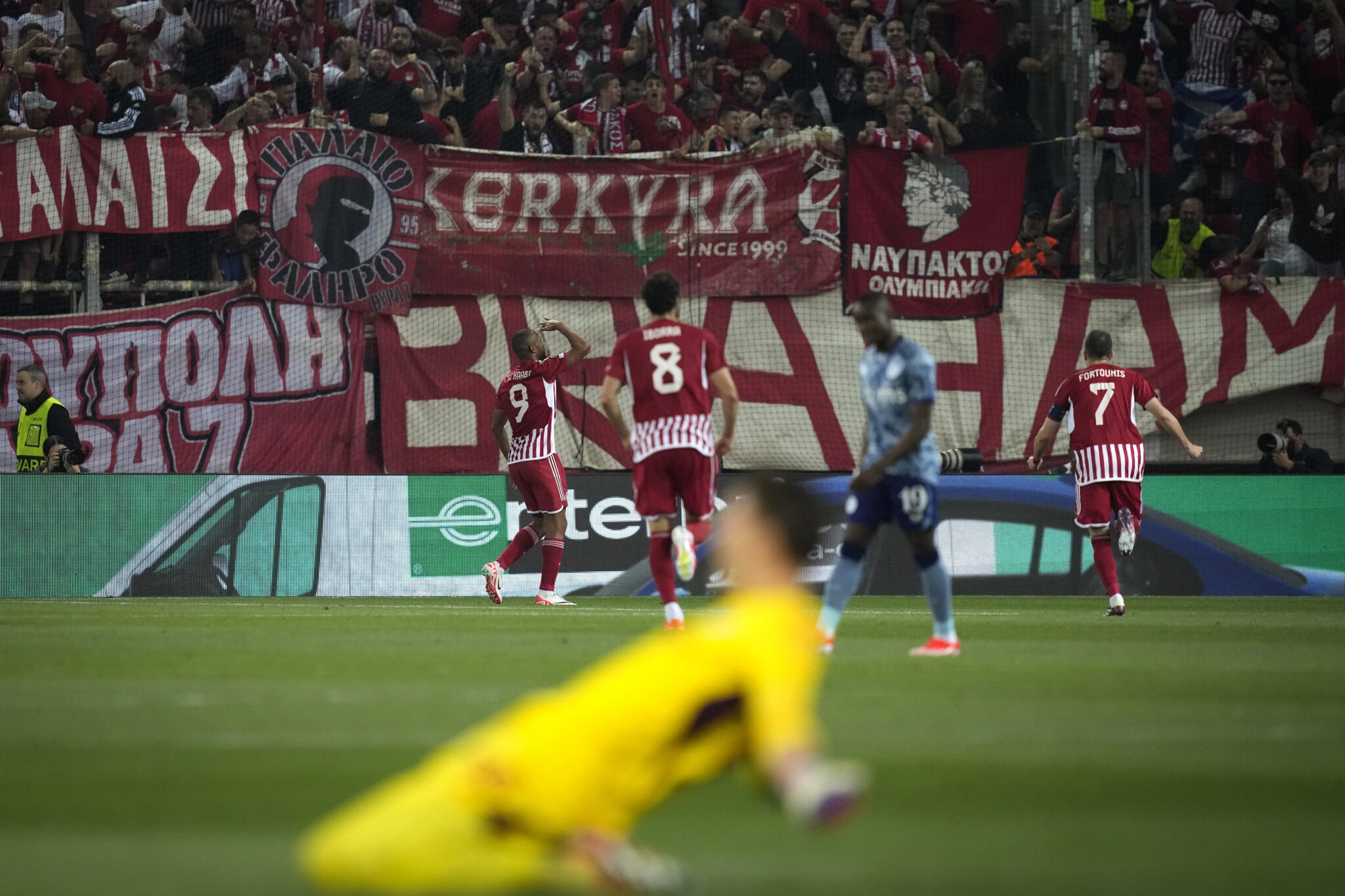 Μπλόκο της ΕΛΑΣ στην οργανωμένη μετακίνηση οπαδών του Ολυμπιακού στον Βόλο