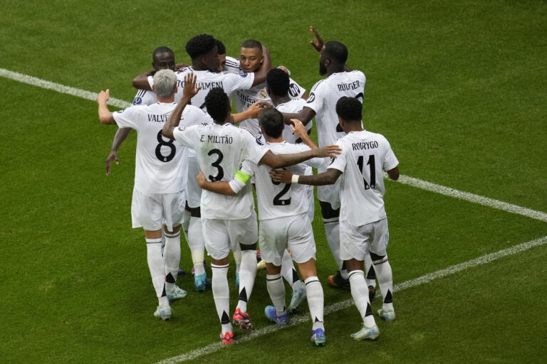 Καθάρισε την Αταλάντα με Εμπαπέ και πήρε και το Super Cup η Ρεάλ Μαδρίτης