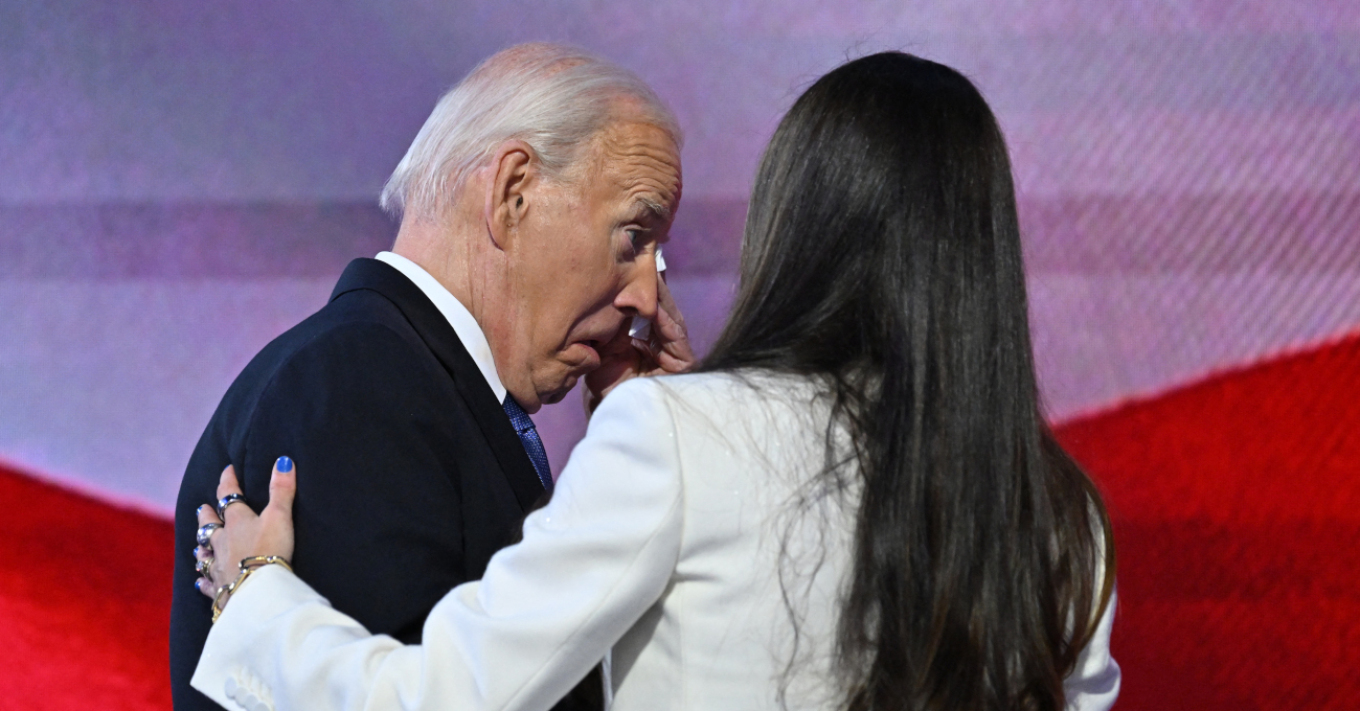 Δακρυσμένος ο Μπάιντεν: «Έκανα λάθη, στηρίξτε Χάρις, ο Τραμπ είναι looser»