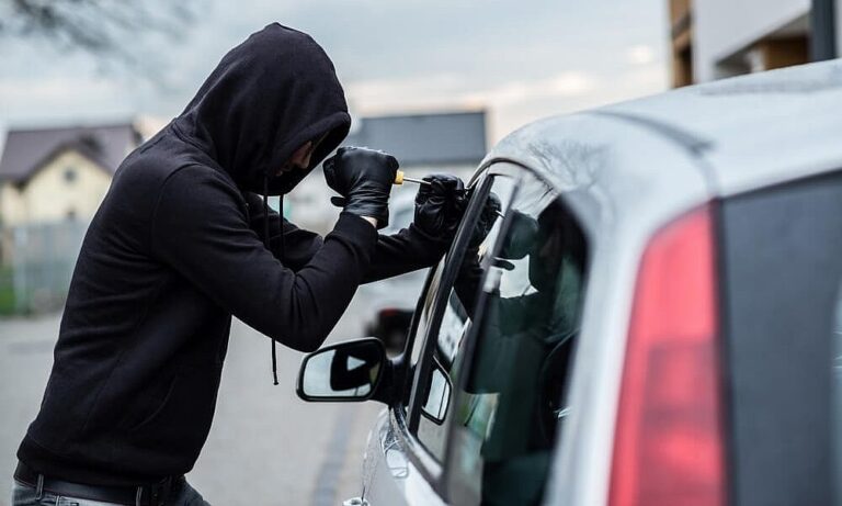 Τους έπιασαν στα πράσα να κλέβουν προφυλακτήρα από σταθμευμένο όχημα στη Λεμεσό