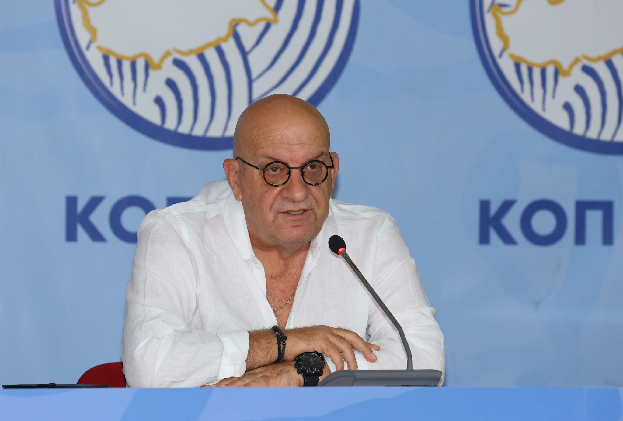 Κούμας σε Κύπριους διαιτητές: «Αρχίζουμε με εσάς, να περνάτε απαρατήρητοι…»