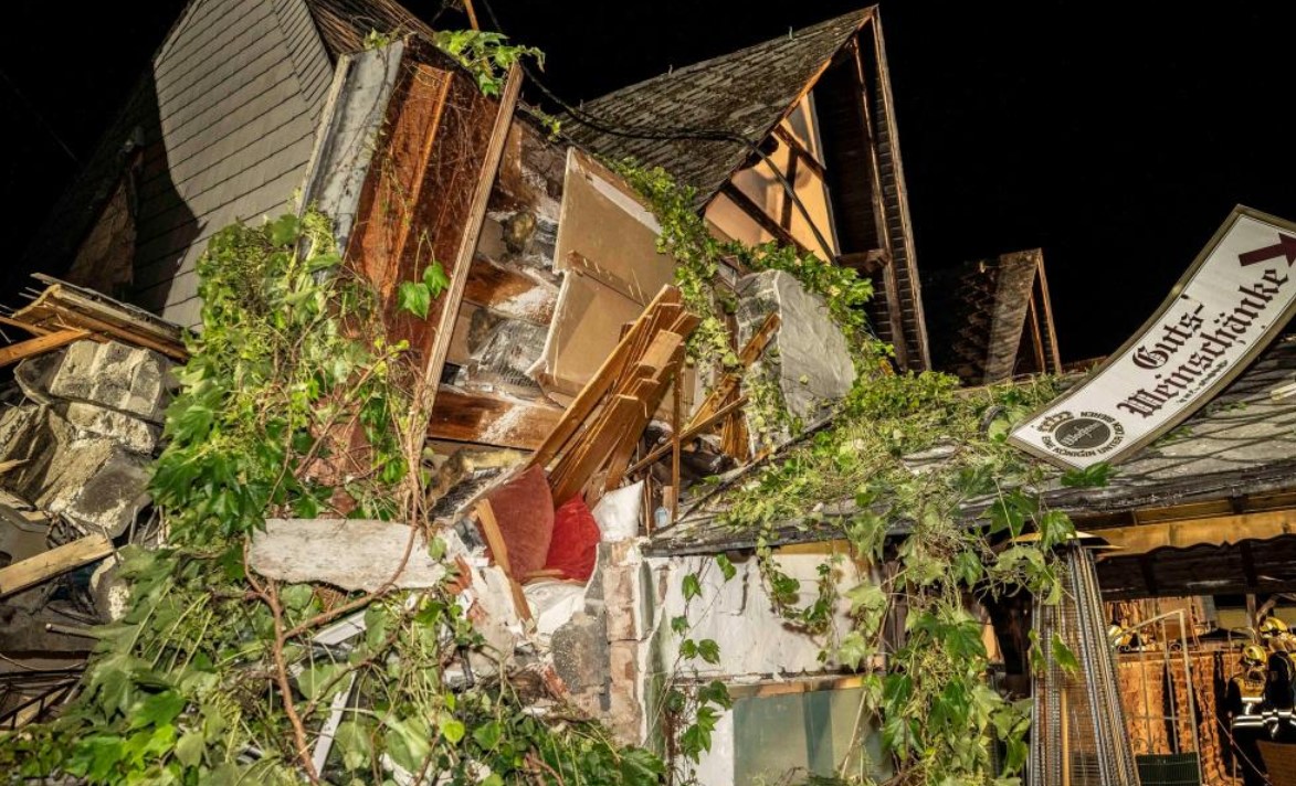 Γερμανία: Κατέρρευσε ξενοδοχείο στον ποταμό Μοζέλα, άνθρωποι παγιδεύτηκαν