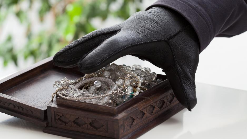 &Alpha;&pi;ί&sigma;&tau;&epsilon;&upsilon;&tau;&eta; &alpha;&pi;ά&tau;&eta;: &Delta;ή&theta;&epsilon;&nu; &tau;&epsilon;&chi;&nu;&iota;&kappa;&omicron;ί &tau;&eta;&sigmaf; &Alpha;&Eta;&Kappa; &tau;&omicron;&nu; έ&beta;&alpha;&lambda;&alpha;&nu; &nu;&alpha; &beta;&gamma;ά&lambda;&epsilon;&iota; έ&xi;&omega; &tau;&alpha; &chi;&rho;&upsilon;&sigma;&alpha;&phi;&iota;&kappa;ά, &tau;&alpha; ά&rho;&pi;&alpha;&xi;&alpha;&nu; &kappa;&iota; &epsilon;&xi;&alpha;&phi;&alpha;&nu;ί&sigma;&tau;&eta;&kappa;&alpha;&nu;