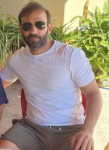 Κάθε 3 μήνες έπαιρνε άδεια o «κομμωτής» και επισκεπτόταν το πατρικό του