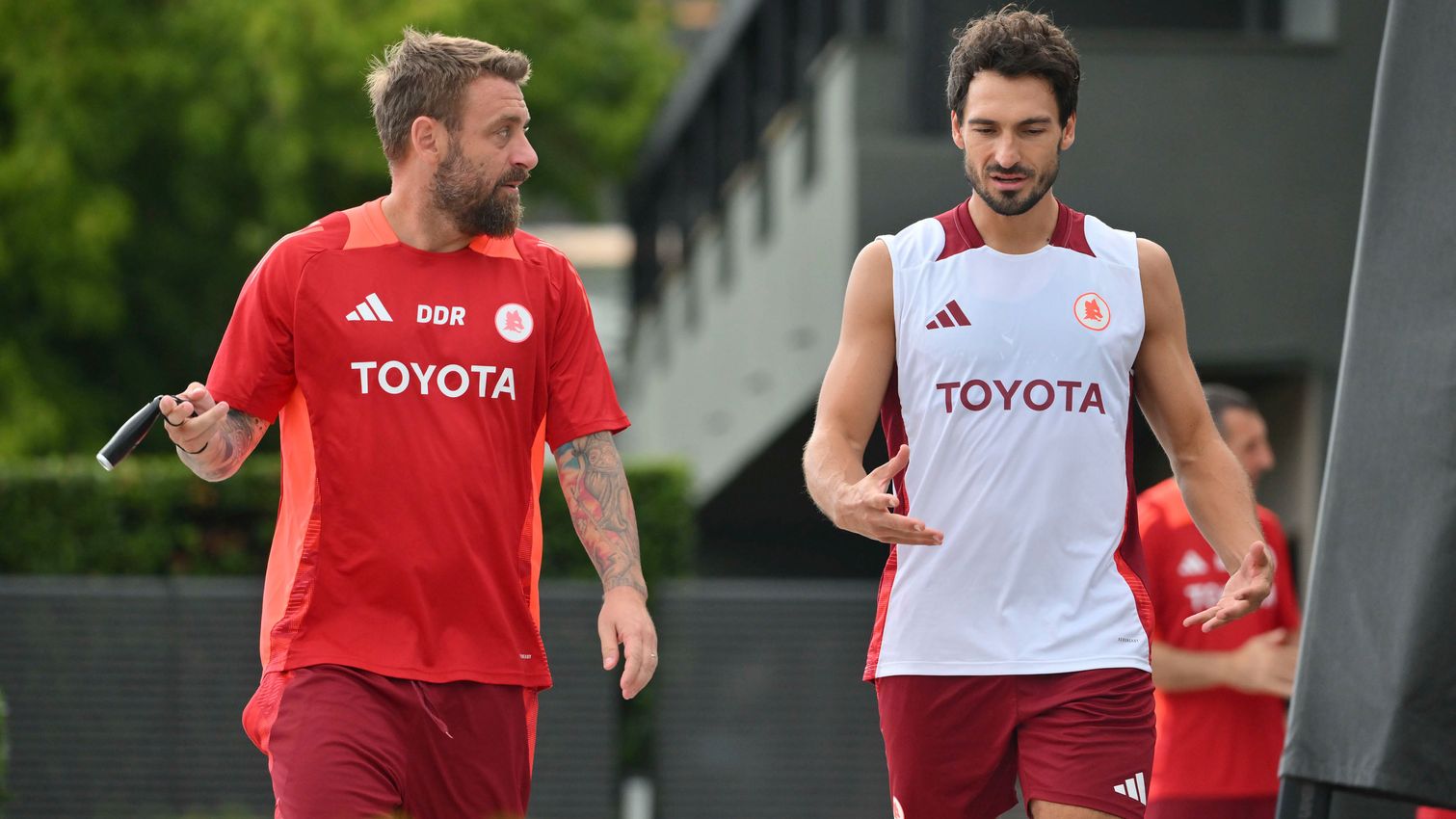 Χούμελς: «Από παιδί υποστηρίζω τη Ρόμα» (BINTEO)