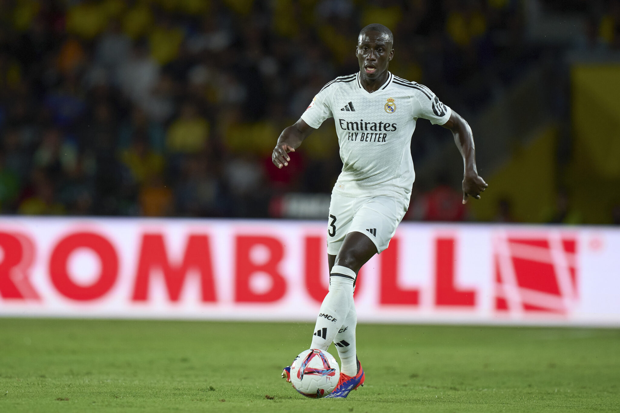 Ανανέωσε ως το 2027 ο Μεντί με τη Ρεάλ Μαδρίτης