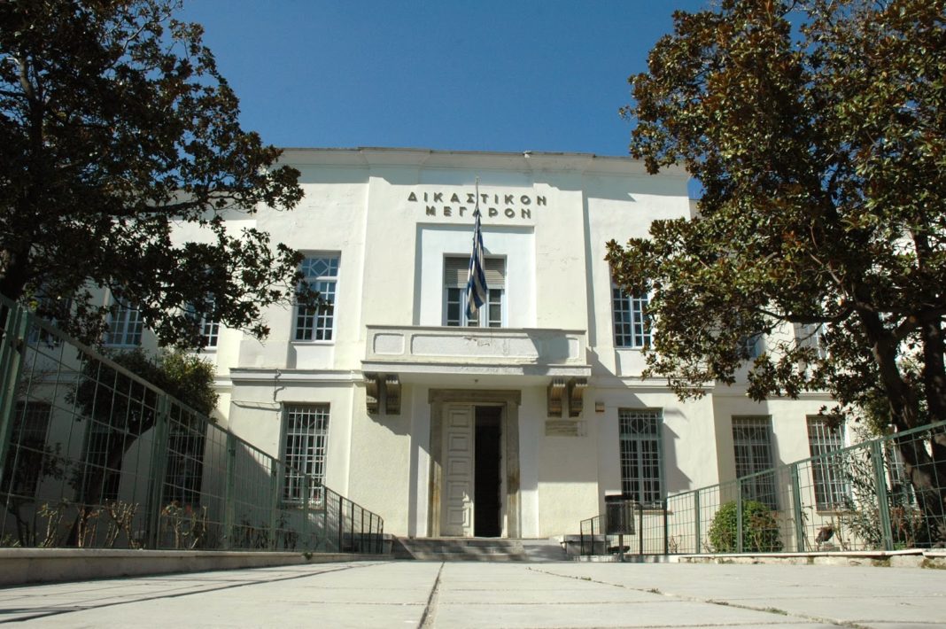 Βόλος: Χτύπησε τη μητέρα του στο κεφάλι για να του γράψει το σπίτι