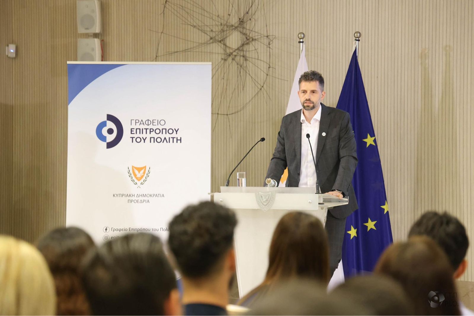 Η βάση στην οποία μπορούμε να ξαναχτίσουμε τη χώρα μας