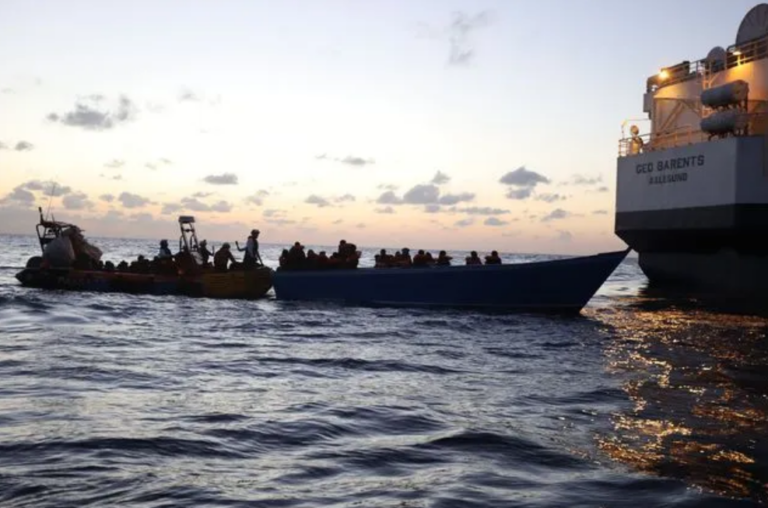 Η ιστορία του Ismail που διασώθηκε στη θάλασσα και τώρα βοηθάει άλλους πρόσφυγες