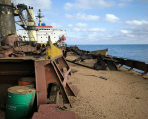 Αντικρουόμενες οι πληροφορίες για τη ρωσική επίθεση σε πλοίο που μετέφερε σιτηρά