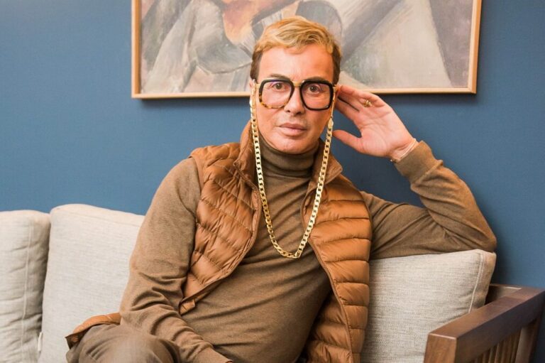 Ο Λάκης Γαβαλάς προσδιόρισε την ταυτότητα και το φύλο του