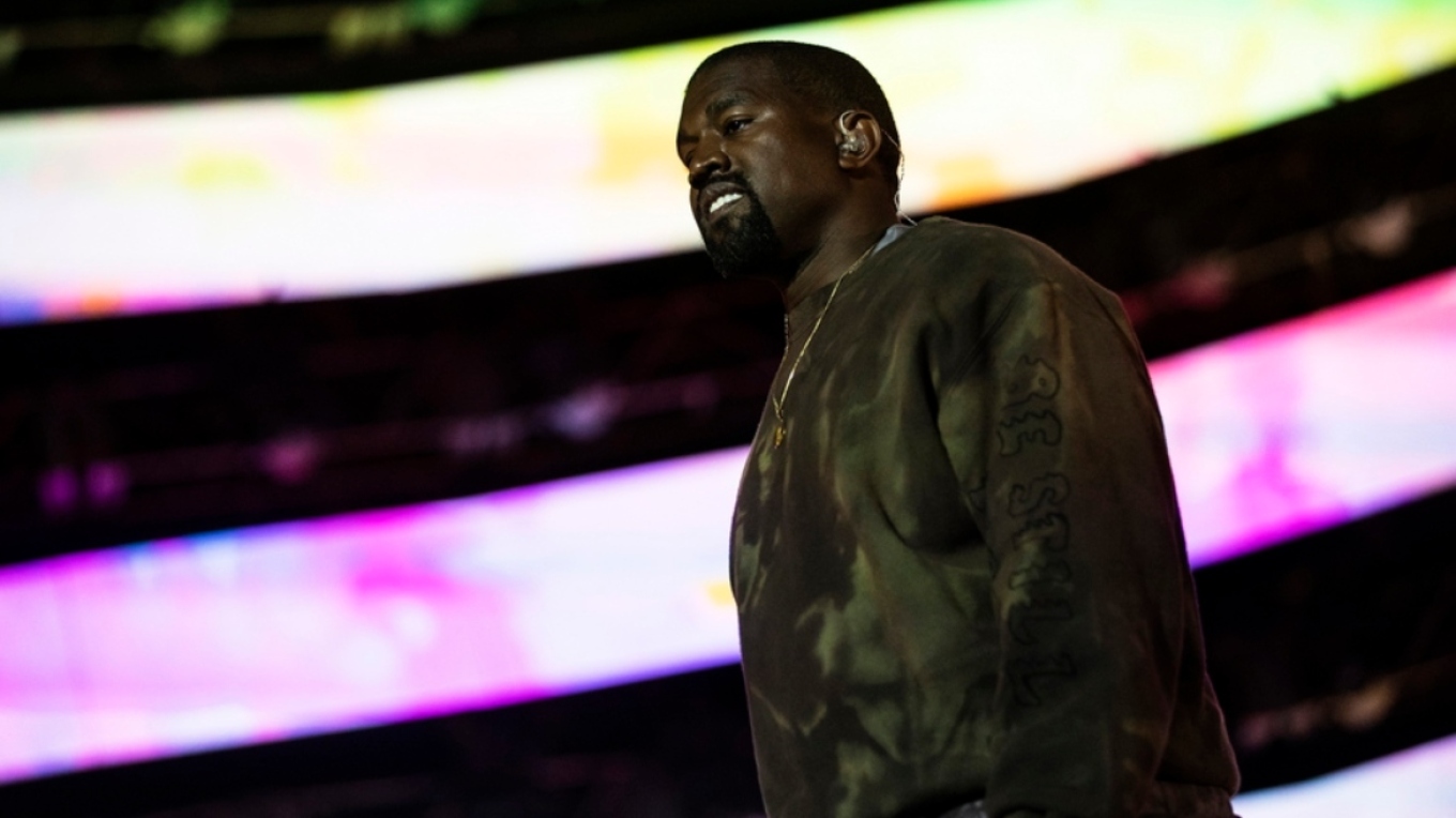 Κάνιε Γουέστ: Πρώην βοηθός του ισχυρίζεται ότι τη νάρκωσε και της επιτέθηκε