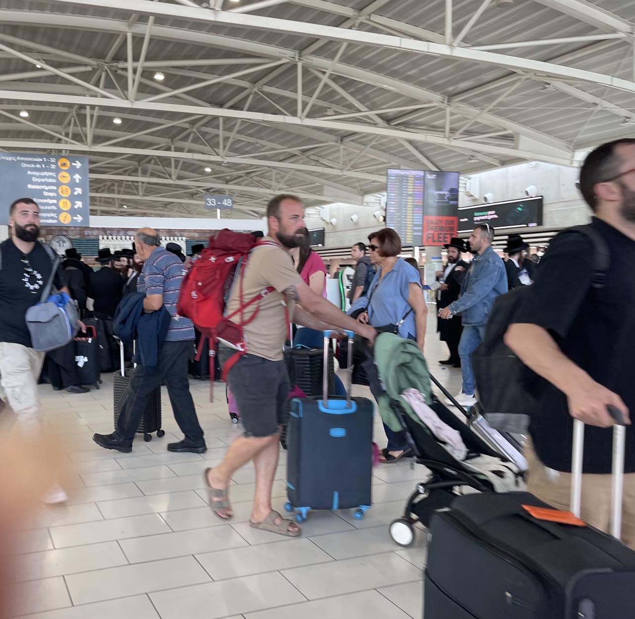 «Κόκκινος συναγερμός» στη Λευκωσία, μαζικές αφίξεις για να γλυτώσουν τον πόλεμο