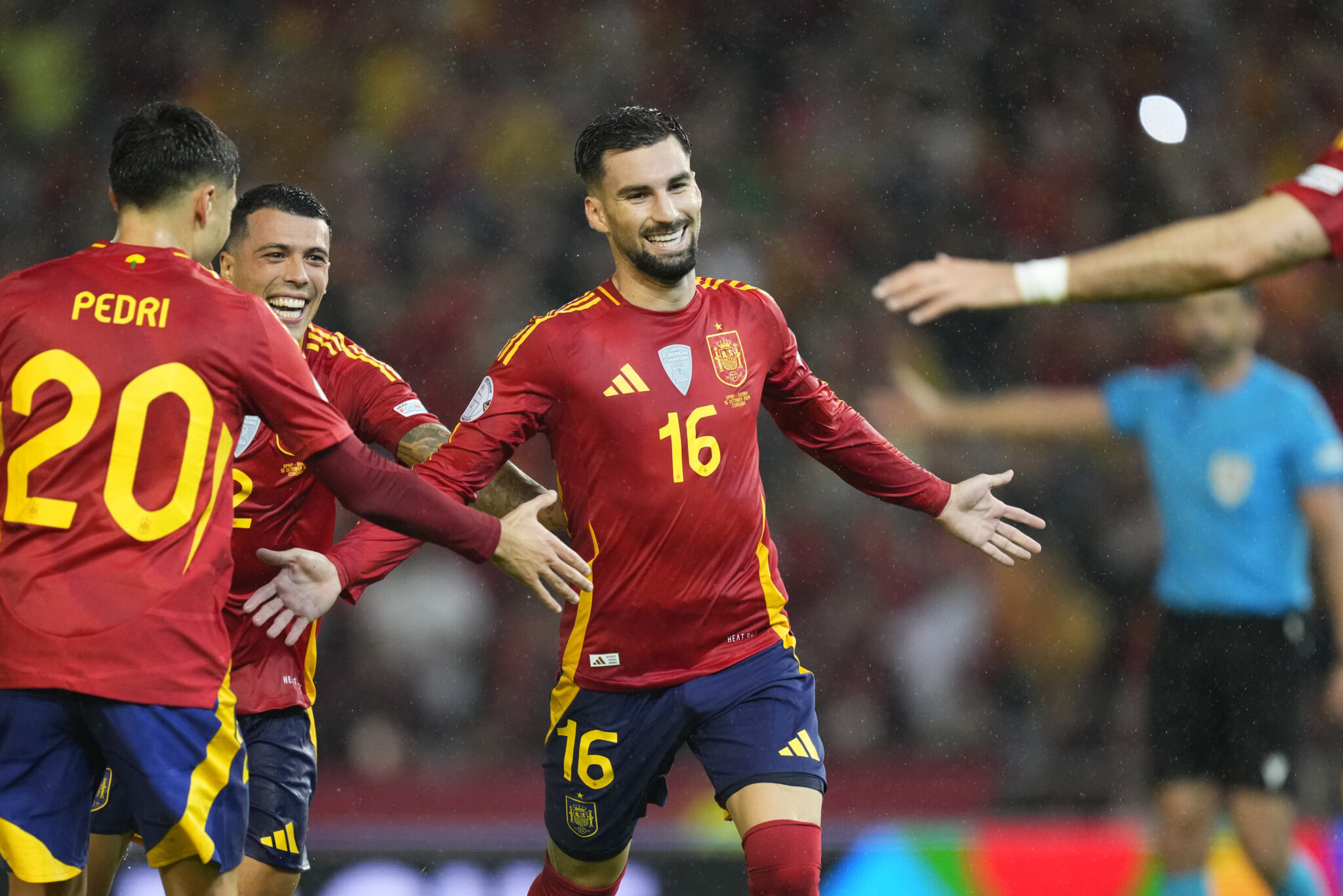 Καταιγιστική η Ισπανία, δεν αποχωρίζεται την κορυφή