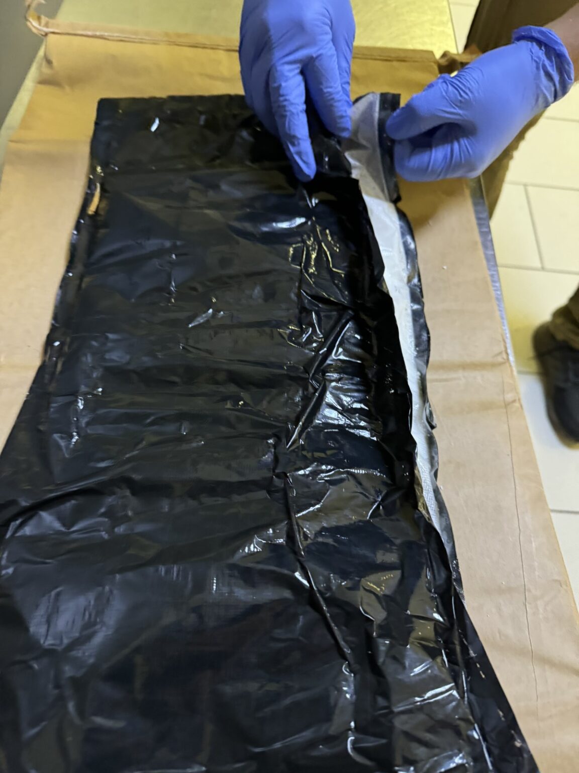 Γυναίκα πιάστηκε με πάνω από 2 κιλά κοκαΐνη (ΦΩΤΟ)