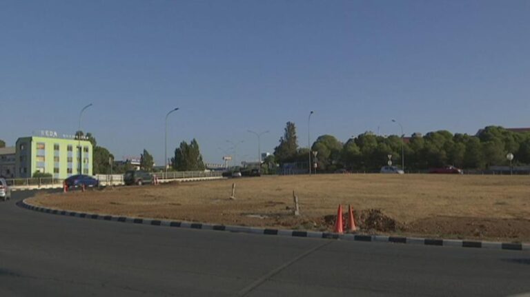 Από αύριο σε ισχύ τα φώτα στον κυκλικό κόμβο οδού Καλαμών, πώς θα λειτουργούν