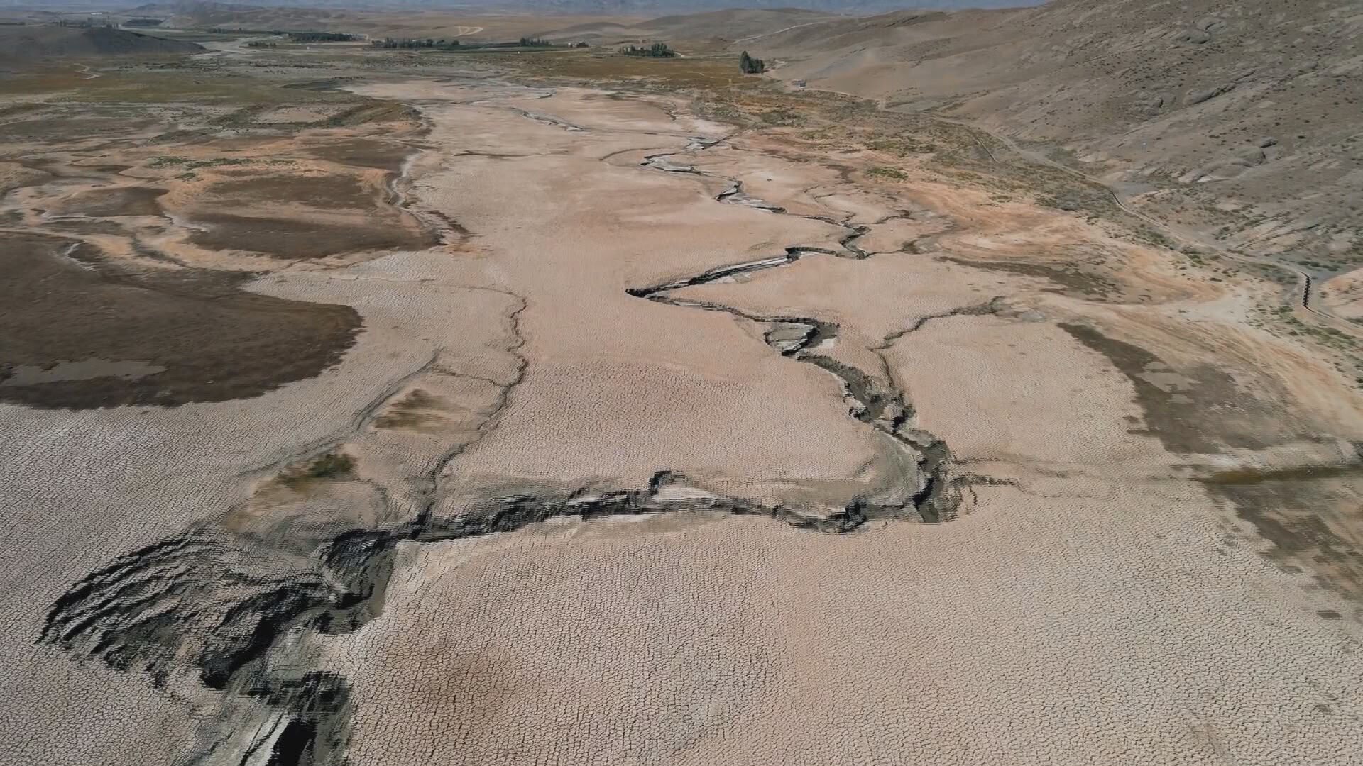 Η στάθμη των φραγμάτων απειλεί την αγροτική παραγωγή και αυξάνει τις τιμές